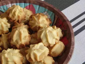 Лимонно-ванильное печенье с помощью кулинарного шприца