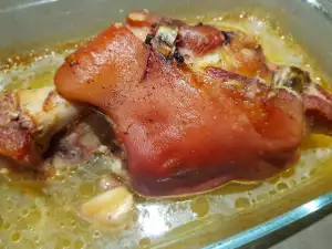 Варено-запеченная рулька с медовой корочкой