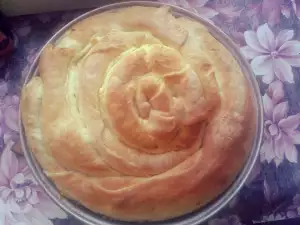 Воздушная скрученная баница на дрожжах