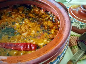 Вкусная фасоль в глиняном горшк