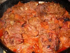 Тушеная куриная печень с луком и морковью