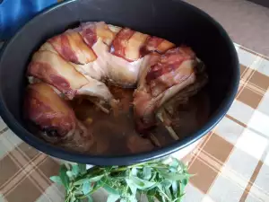 Медленно запеченный кролик с корочкой из бекона