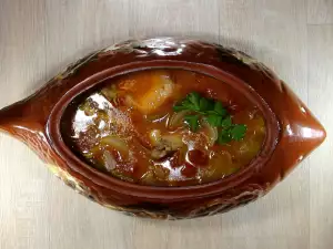 Вкусный кролик, запеченный в глиняном горшке