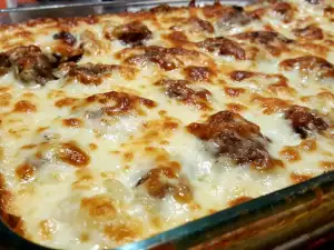 Запеченные котлетки с картофельным пюре и сыром