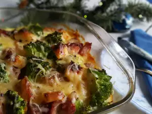 Запеканка с брокколи, картофелем и беконом