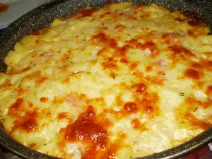 Запеканка с картофелем, беконом и сыром