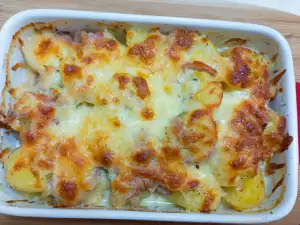 Запеканка с куриным филе и молодым картофелем