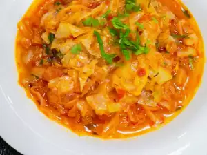 Постная свежая капуста с помидорами