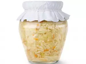 Зимний салат из капусты в банках