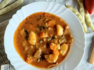 Стручковая фасоль с картофелем в кастрюле