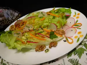 Зеленый салат с мисо дрессингом