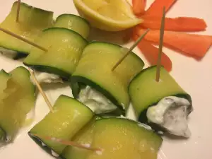 Рулетики с семгой, кабачками и сливочным сыром
