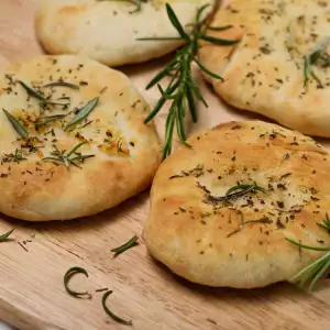 Лепешки с розмарином