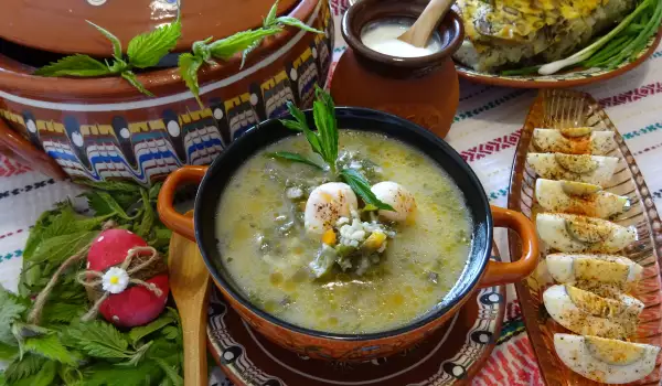 Суп из ягненка со шпинатом и крапивой