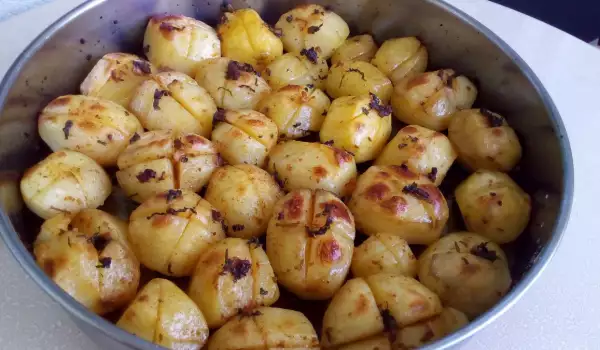 Ароматные картофелины в духовке целиком