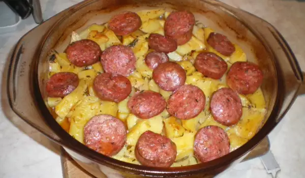 Ароматная картошка с колбасками