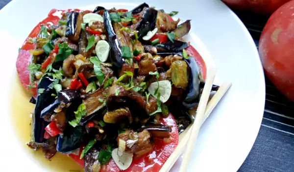 Азиатский салат с баклажанами