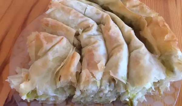 Баница с двумя видами лука