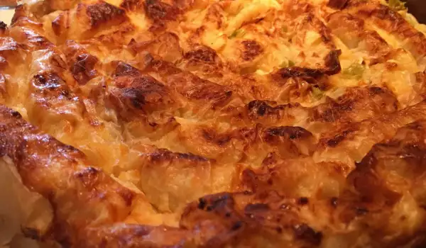 Баница с луком-пореем и картофелем