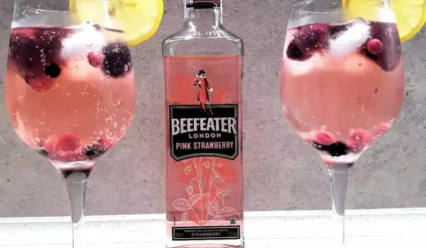 Быстрый коктейль с розовым джином