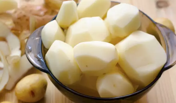 Как хранить очищенный от кожуры картофель?