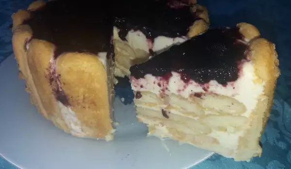 Простой торт из печенья Дамские пальчики с кремом и вареньем