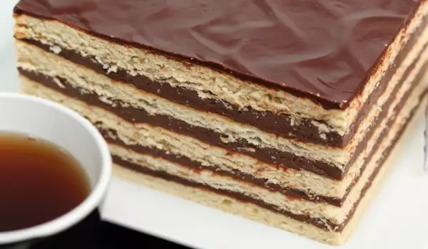 Торт из печенья с шоколадной пастой
