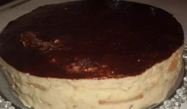 Торт из печенья с бананами и домашним кремом