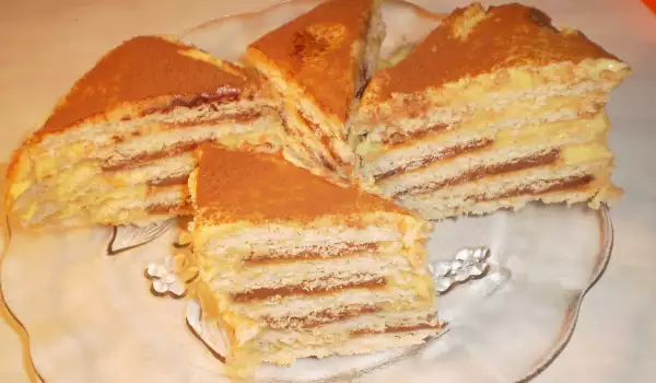 Торт из печенья с домашним кремом и шоколадной пастой