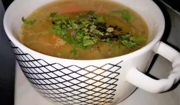 Прозрачный овощной суп с вермишелью