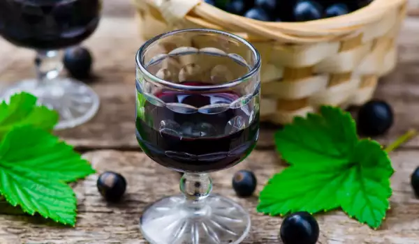 Русское домашнее вино из черной смородины