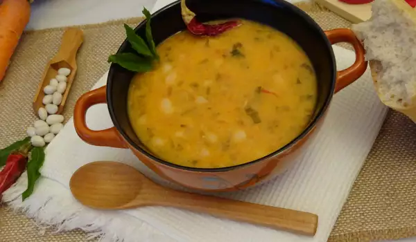 Фасолевый суп с овощами