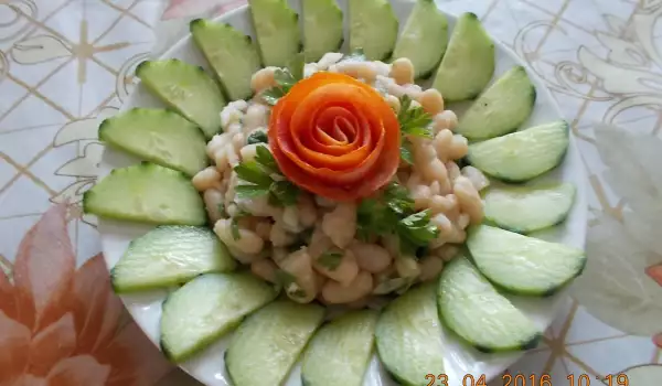 Фасолевый салат с зеленым луком