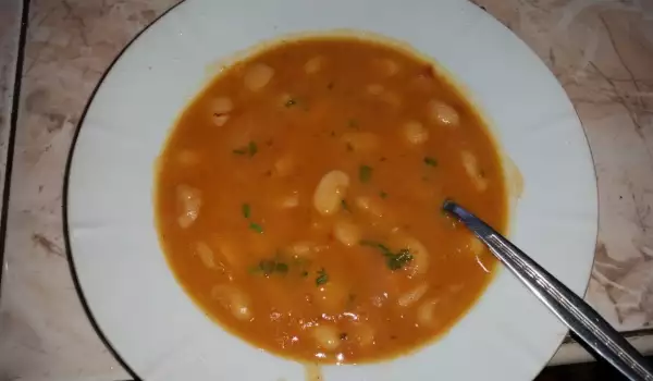 Суп из фасоли с зажаркой