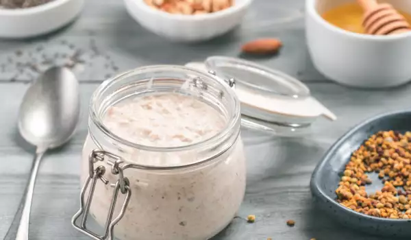 Кислое молоко с овсяными хлопьямиполезните закуски
