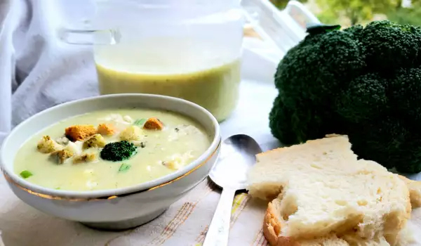 Крем-суп с брокколи и голубым сыром
