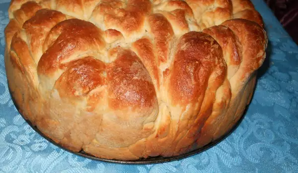 Масляный каравай на дрожжах с брынзой