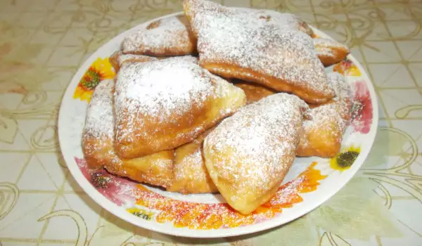 Сладкий хворост с кислым молоком