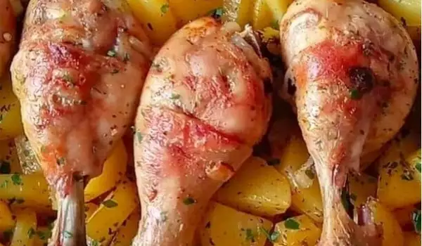 Традиционные куриные ножки с картофелем в духовке