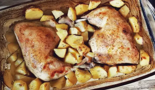 Куриные ножки с картофелем на противне из жаропрочного стекла