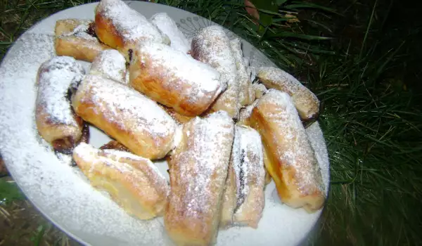 Слойки с мармеладом из шиповника