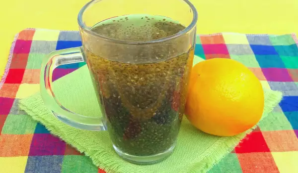 Холодный мятный чай с семенами чиа