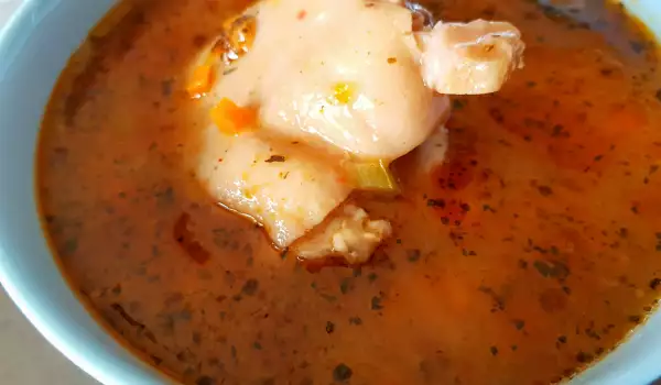 Классический суп из свиных ножек с белой фасолью