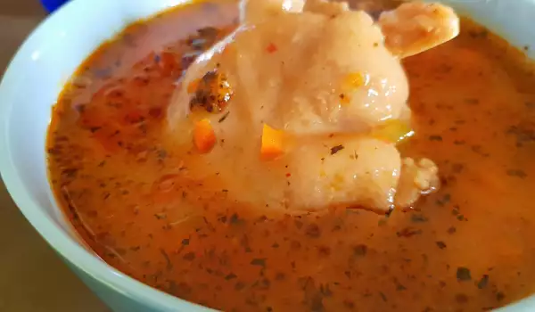 Классический суп из свиных ножек с белой фасолью