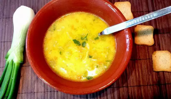 Простой суп с кабачком, картофелем и лапшой