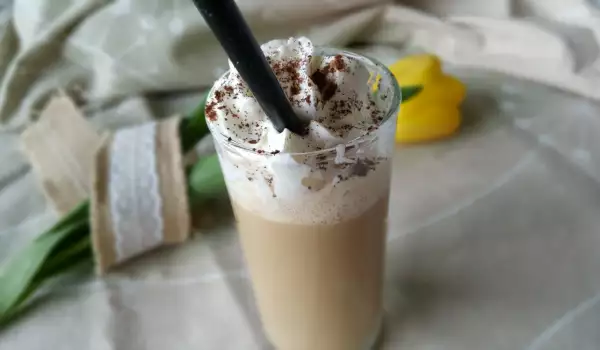 Какао - фраппе с ромом и сливками
