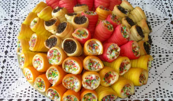 Цветные конусы с кремом