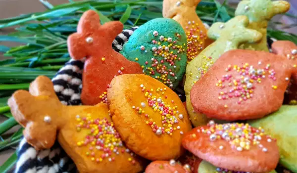 Разноцветное пасхальное печенье