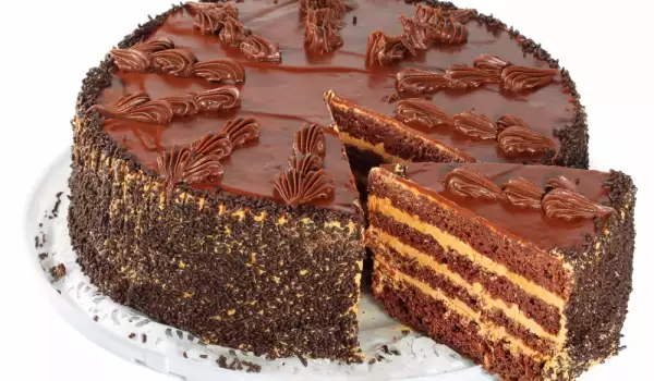 Шоколадный торт с лесными орехами
