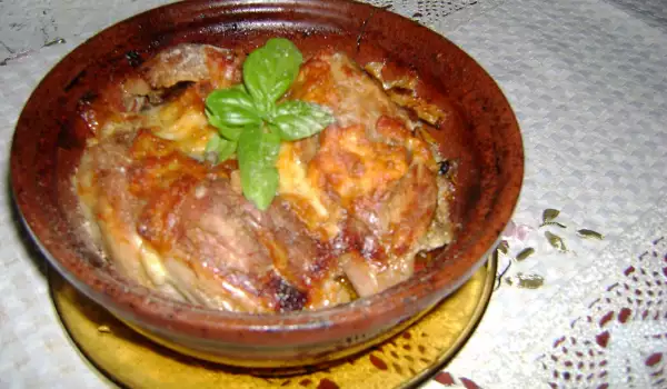 Сочная рулька в глиняном горшке